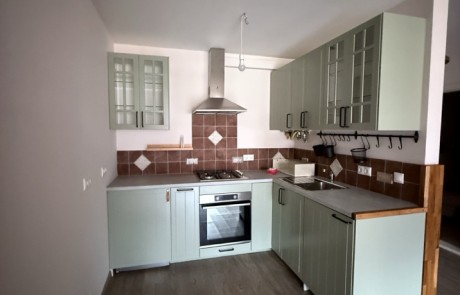 Уютен апартамент с камина и гледка към планината